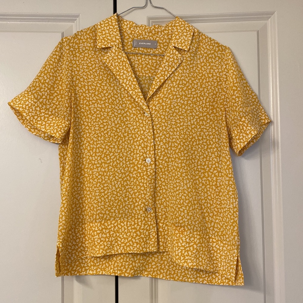 Everlane Silk Short Sleeve in Yellow Floral
